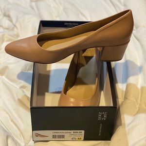Naturalizer Carmen nude leather heels size 8.5